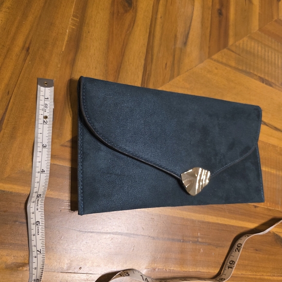 Elegant Forest Green And Velvet-like Material Clutch with Gold Accent - Picture 6 of 7